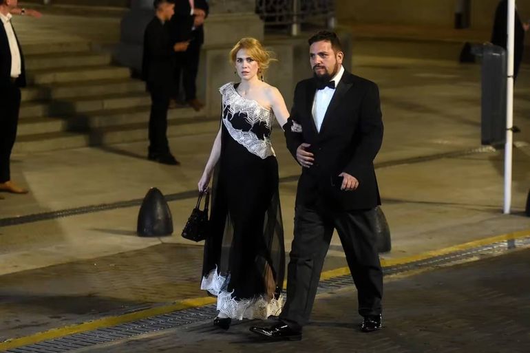 Lilia Lemoine lució un sobrio vestido de un solo hombro en color negro, con detalles de encaje blanco. Foto: Google. Lilia Lemoine lució un sobrio vestido de un solo hombro en color negro, con detalles de encaje blanco. Foto: Google.