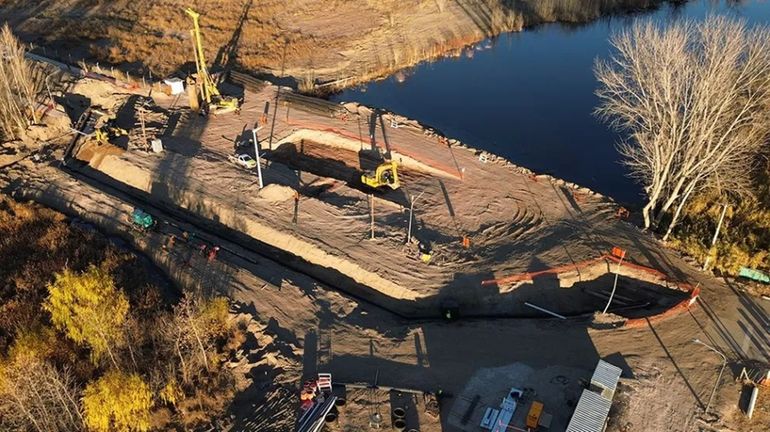 Las obras de los puentes en Brazo Todero.