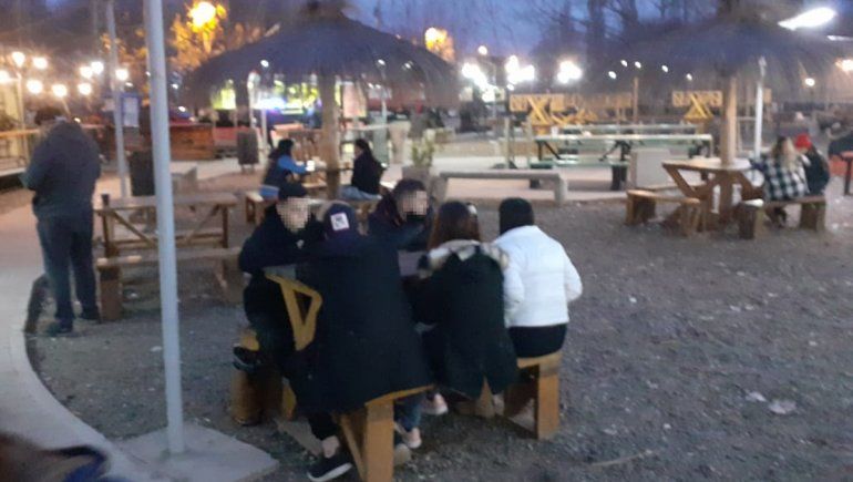 Clausuraron food trucks porque la gente consumía en el lugar