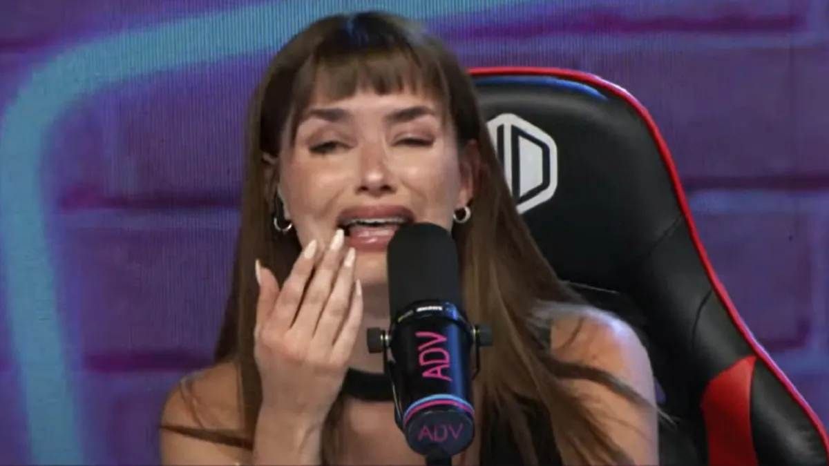 Quebrada en llanto, la periodista Agustina Peñalva denunció ser acosada por el economista&nbsp; y pidió justicia.