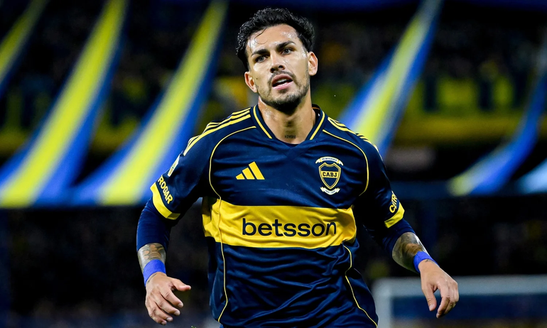 El noble gesto de Leandro Paredes con un chico en Boca - Racing que no se vio en TV