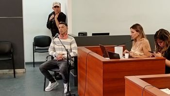 Kevin Chávez fue imputado por ser el autor del doble crimen del barrio San Lorenzo. Estuvo prófugo cerca de 10 días y se entregó en Cinco Saltos. Kevin Chávez fue imputado por ser el autor del doble crimen del barrio San Lorenzo. Estuvo prófugo cerca de 10 días y se entregó en Cinco Saltos.