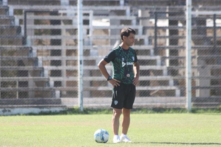 Gustavo Noto dejó de ser el DT albinegro