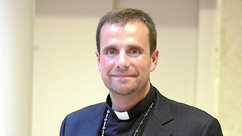 un obispo se caso con una escritora de textos eroticos un obispo se caso con una escritora de textos eroticos