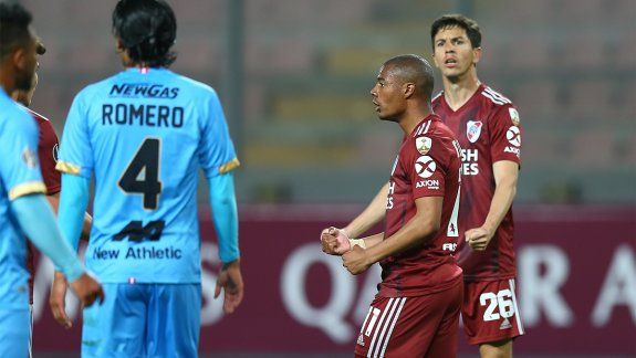 River se floreó en Perú y dio un paso clave para clasificar
