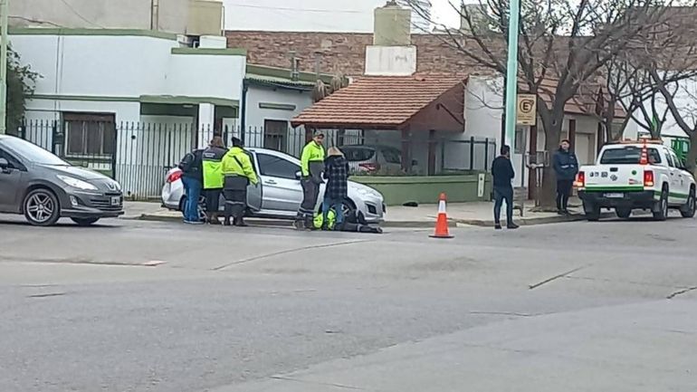 La inspectora atropellada fue asistida en el lugar.