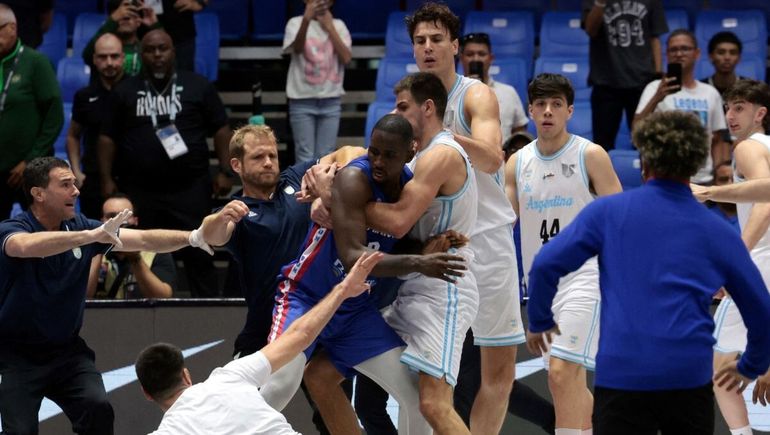 Escándalo: Argentina y República Dominicana terminaron a las piñas en la AmeriCup