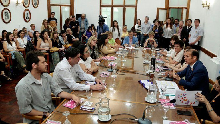 Presentaron el manual Provincial de Contención y Acompañamiento en las Violencias