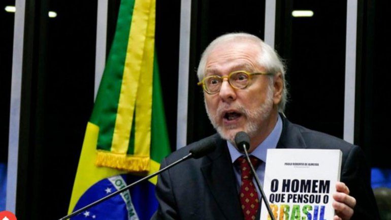 Dirigía el Instituto de Investigaciones sobre Relaciones Internacionales.