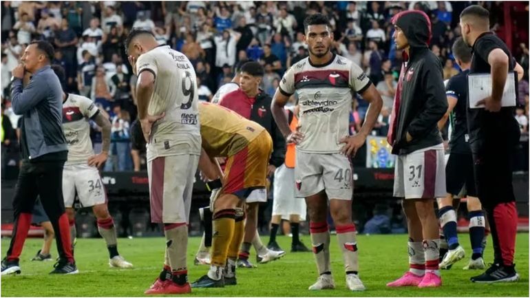 Colón no pudo ganarle a Gimnasia y descendió a la B Colón no pudo ganarle a Gimnasia y descendió a la B
