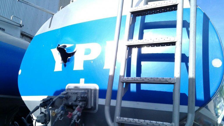 Sigue grave el operario al que le explotó el tanque de un camión de YPF