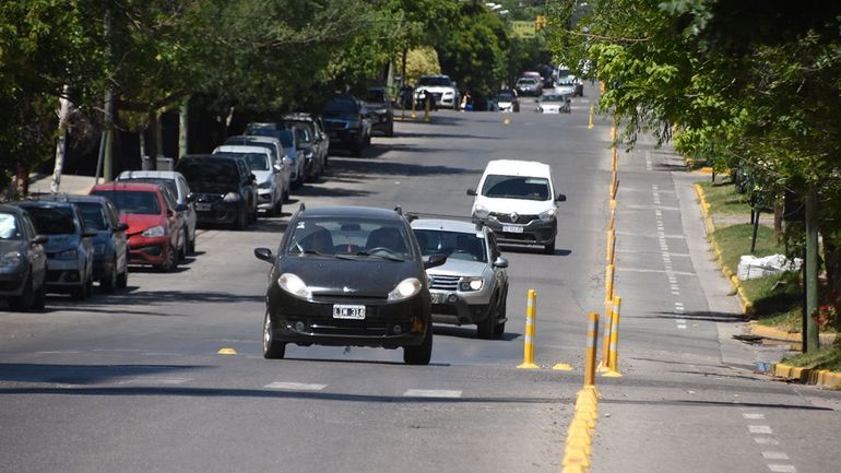 Es una pista de carrera: el reclamo de los vecinos de Santa Genoveva