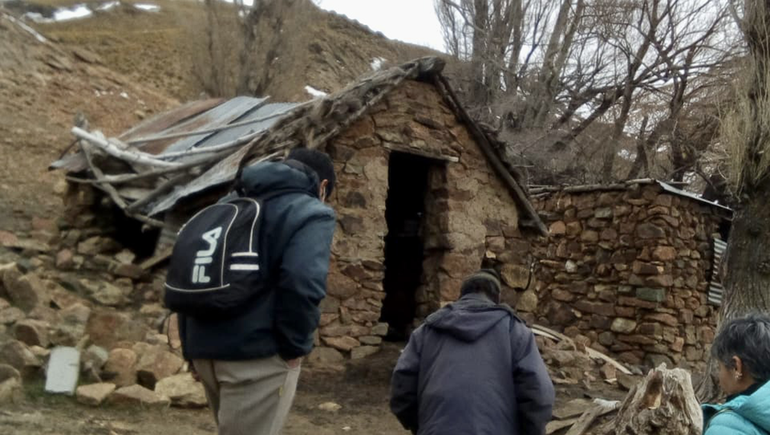 Los hermanos crianceros que viven en cavernas y sin DNI