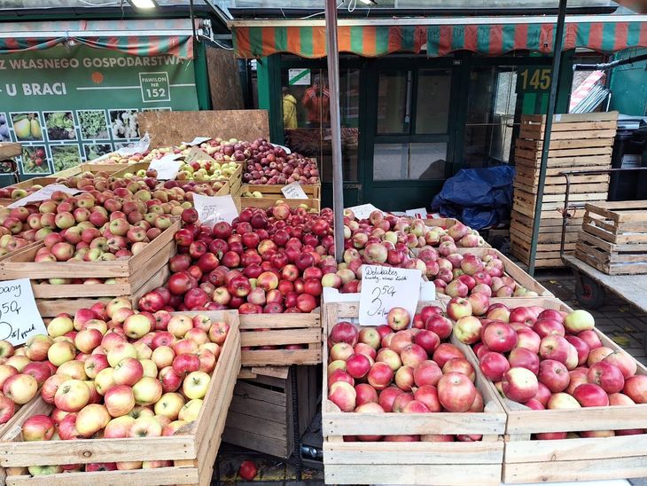 Hala Mirowsky. La foto fue tomada el sábado 3 de noviembre en la feria central de Varsovia, por lo que los precios son los que hoy pacta el mercado. Hala Mirowsky. La foto fue tomada el sábado 3 de noviembre en la feria central de Varsovia, por lo que los precios son los que hoy pacta el mercado.