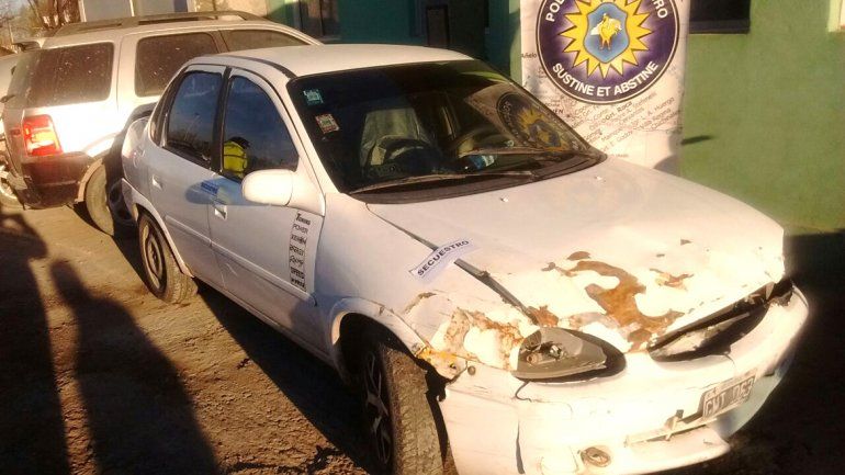 Un neuquino completamente borracho cruzó el puente y se llevó todo por delante