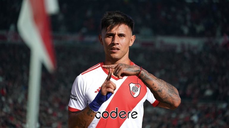 Bareiro con la camiseta de River