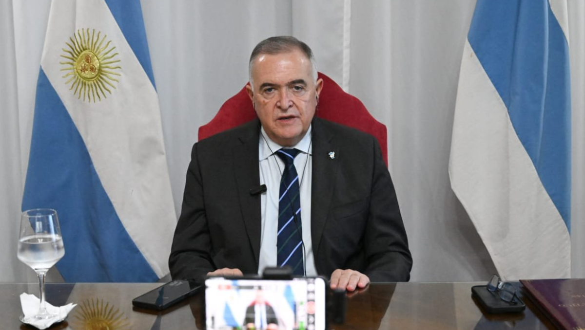 El gobernador de Tucumán fue operado de urgencia en Buenos Aires y le colocaron un stent