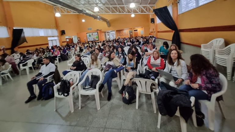 Importante participación docente en la jornada institucional en Neuquén