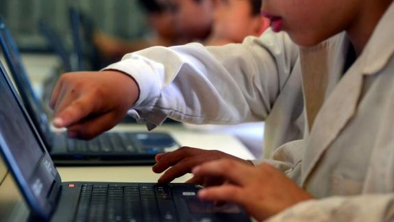 Prevén invertir USD 400 millones para dar internet a todos los colegios