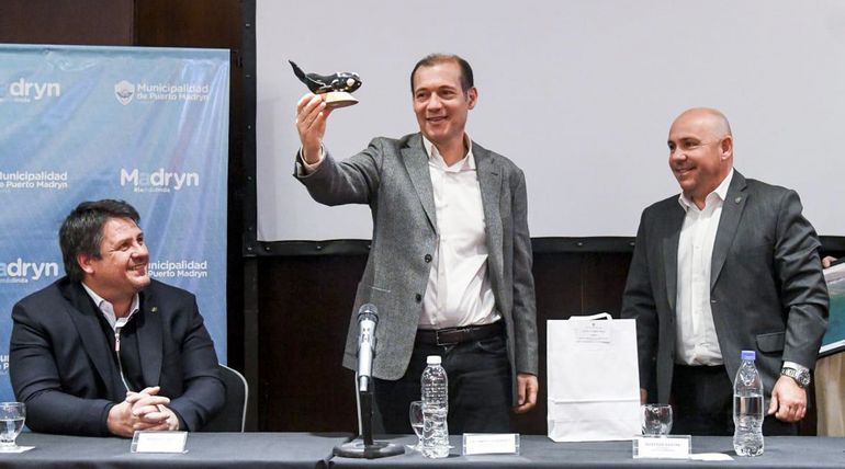 Omar Gutiérrez y Mariano Gaido, en la firma del acuerdo. Omar Gutiérrez y Mariano Gaido, en la firma del acuerdo.