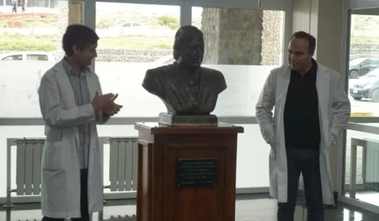 Santa Cruz: inauguración del busto de Néstor Kirchner en el Hospital de El Calafate, en 2022. Santa Cruz: inauguración del busto de Néstor Kirchner en el Hospital de El Calafate, en 2022.