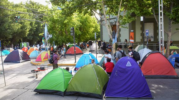 Acampe en Casa de Gobierno: Es una burla lo que plantean