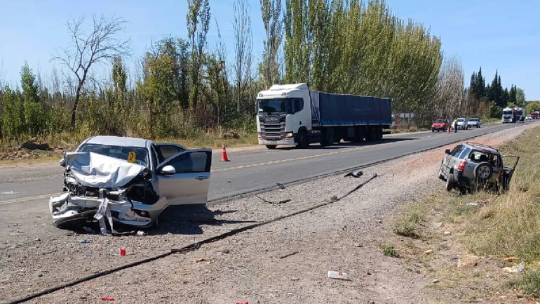 El choque ocurrió en la Ruta 22. Las dos mujeres heridas viajaban en el automóvil. 