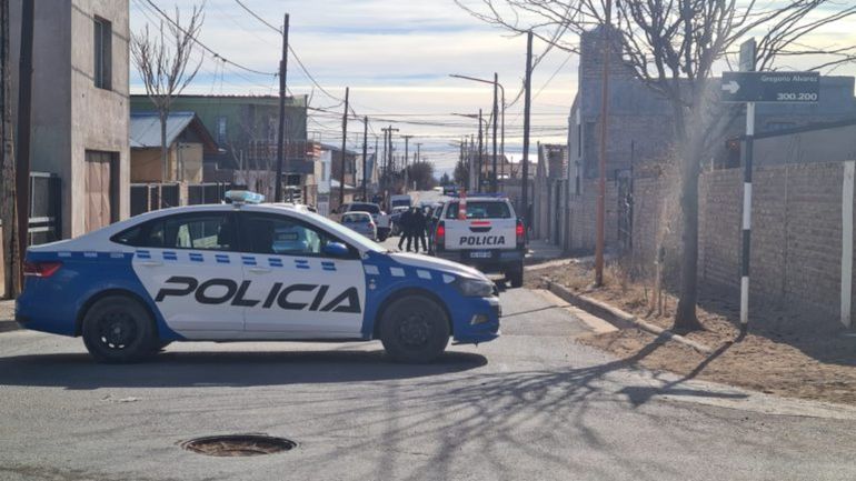 Hallaron muerta a una mujer en su casa y desplegaron un fuerte operativo policial