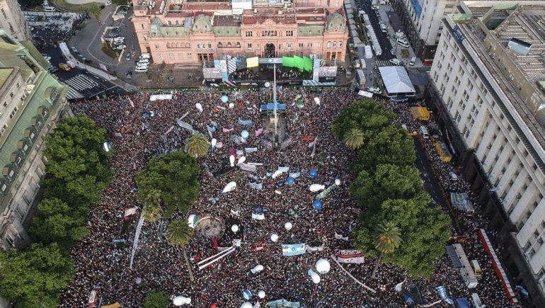 En vivo: palpitá la fiesta popular en Plaza de Mayo