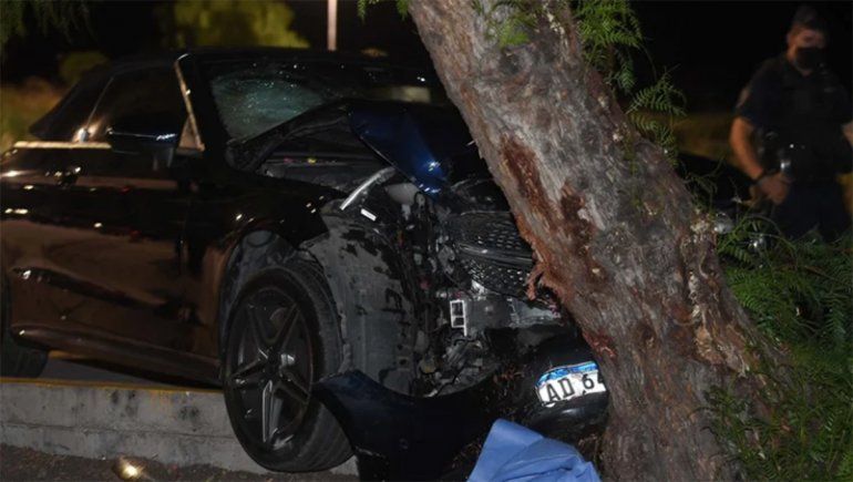 Dos jóvenes muertos y una herida tras ser atropellados en una rotonda