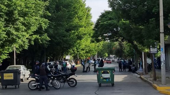 ATE realiza un corte de calle en La Rioja y Carlos H. Rodríguez