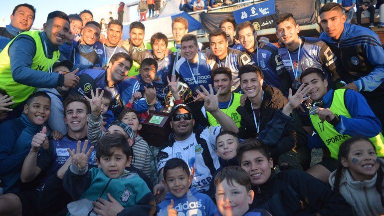 El León gritó campeón por cuarta vez en la Copa Neuquén