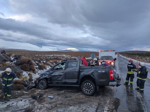 Neuquinos destruyeron su 4x4 cuando volvían de San Martín