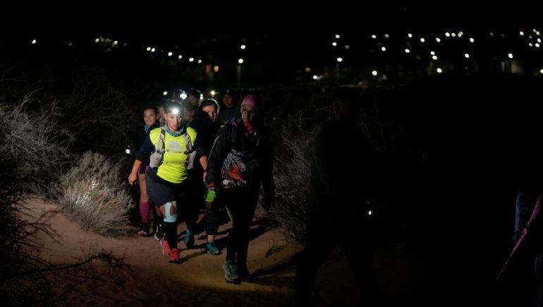 Pese a la actividad específica, muchos neuquinos apuestan al treking nocturno en grupos. Pese a la actividad específica, muchos neuquinos apuestan al treking nocturno en grupos.