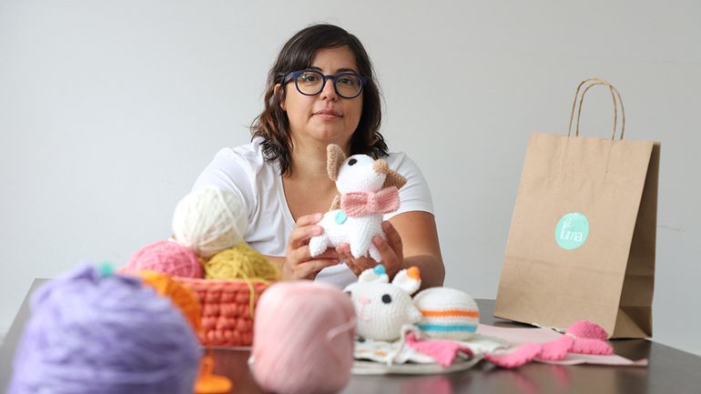 La inquieta diseñadora que teje personajes a crochet