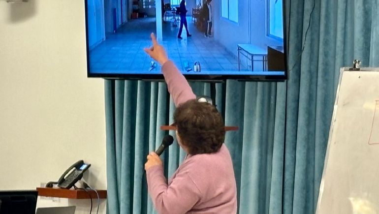 La explicación de la directora, sobre el espacio y las obras en la escuela de Aguada San Roque. La explicación de la directora, sobre el espacio y las obras en la escuela de Aguada San Roque.