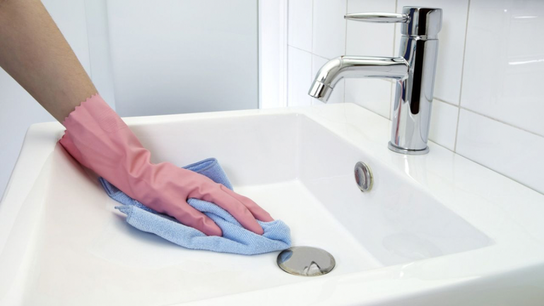 Adiós desagüe con mal olor: el truco sin químicos para que en tu baño haya buen perfume