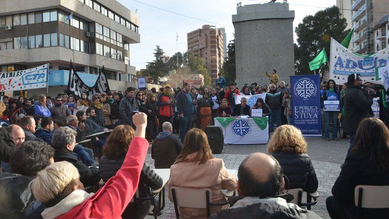 La UNCo hace una feria en defensa de su presupuesto