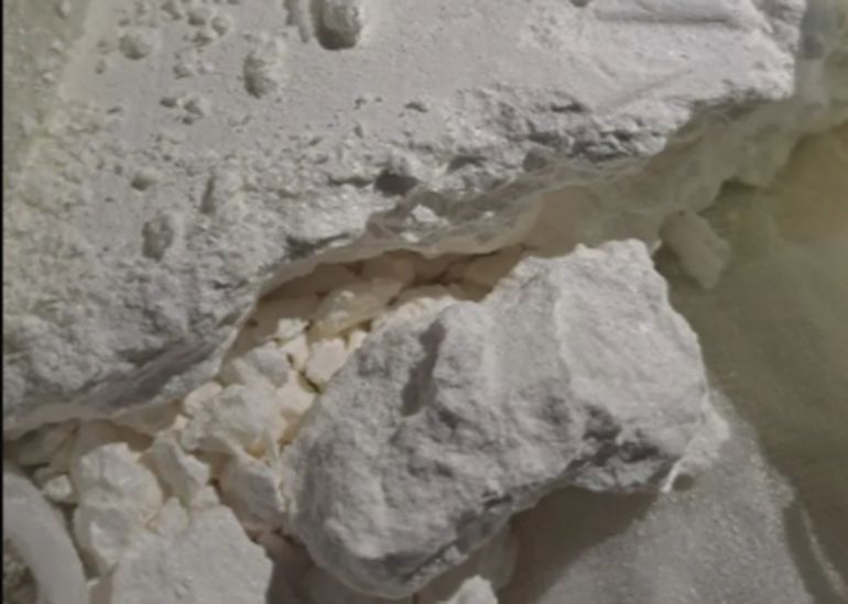 En uno de los tres allanamientos, hallaron un kilo de cocaína. En uno de los tres allanamientos, hallaron un kilo de cocaína.