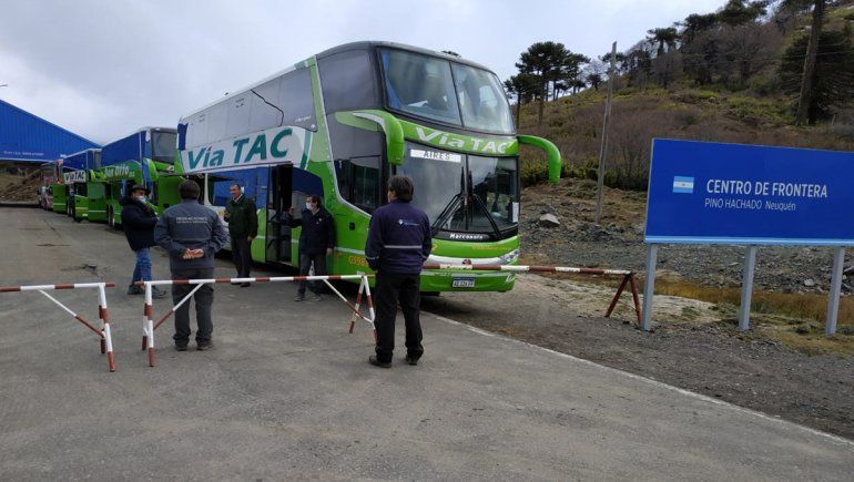 En caravana hacia casa: regresa el primer contingente de varados en Chile