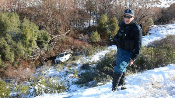 Una mujer se despistó por el hielo y volcó camino a Junín de los Andes