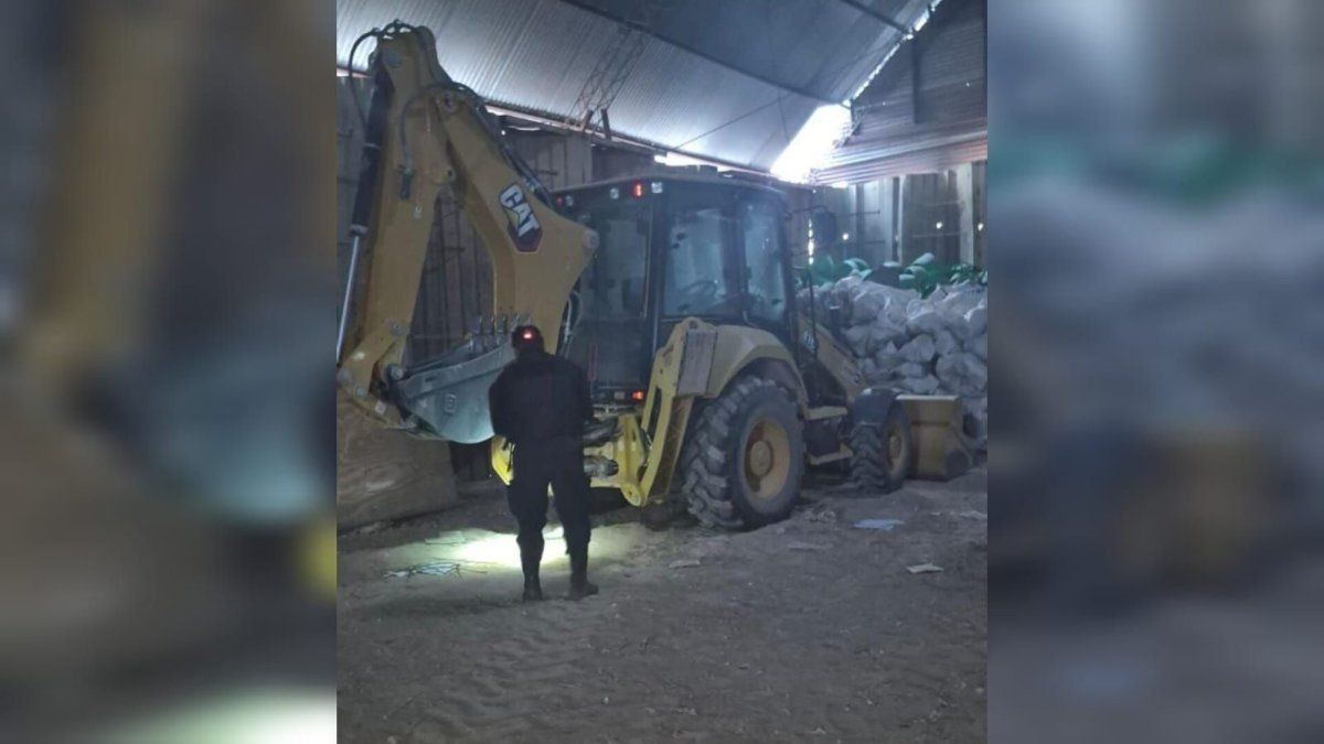 Develan el misterio de una retroexcavadora robada de un yacimiento