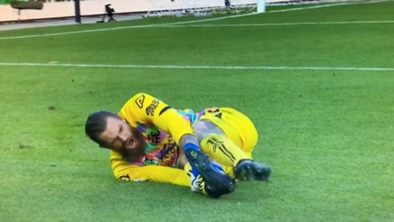 Video: La escalofriante lesión del arquero suplente de Polonia