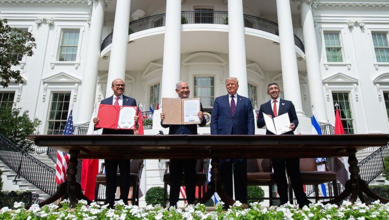 Israel firmó el histórico trato con los árabes en Washington