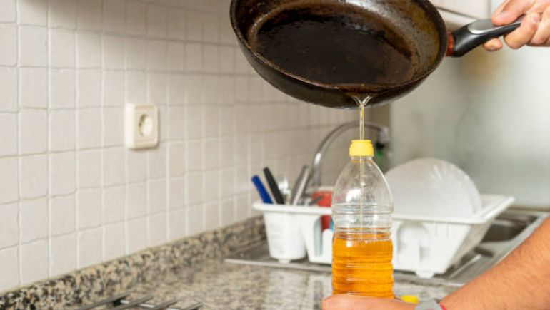 No tires más el aceite de cocina usado: los trucos para poder reutilizarlo
