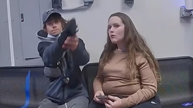 El policía se salvó porque el disparo no salió: el arma no funcionó. | LM Neuquen El policía se salvó porque el disparo no salió: el arma no funcionó.