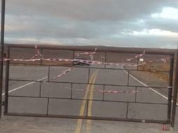 Pusieron una tranquera en la Ruta Provincial 12 de Chubut. Pusieron una tranquera en la Ruta Provincial 12 de Chubut.