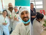 El equipo de científicos muestra el resultado de su desarrollo. 