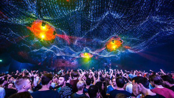 En la región se debate cambiar el horario de cierre de los locales bailables en el marco de la lucha contra las adicciones. Pero hay mucho debate todavía.