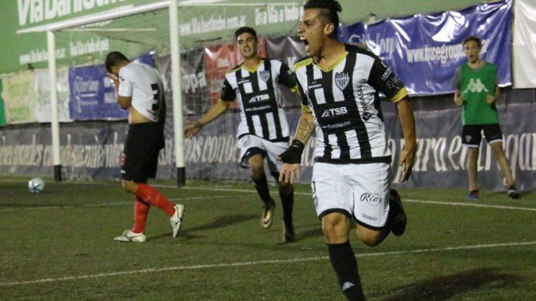 Cienciano de Perú y Emelec de Ecuador se disputan al neuquino Sosa